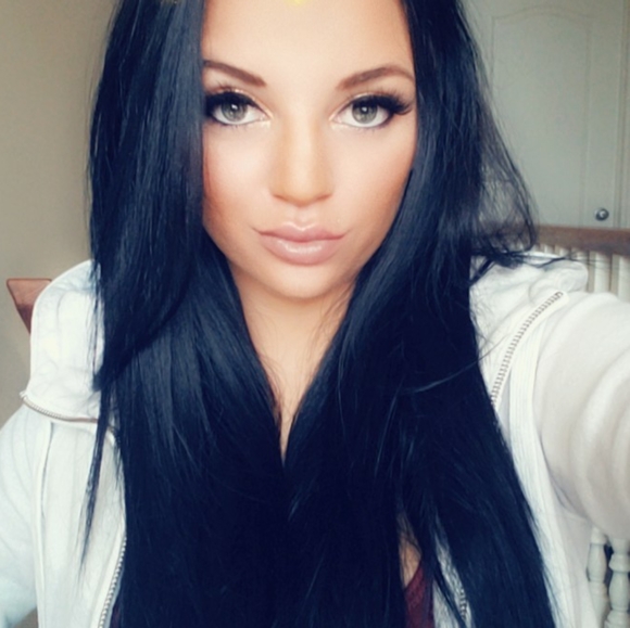 Meet your Posher, Ashley - Picture 2 of 13